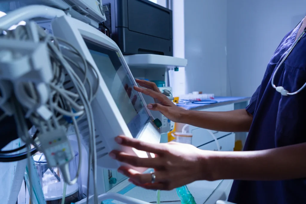 Avalúos de equipos médicos garantizando precisión en el sector salud