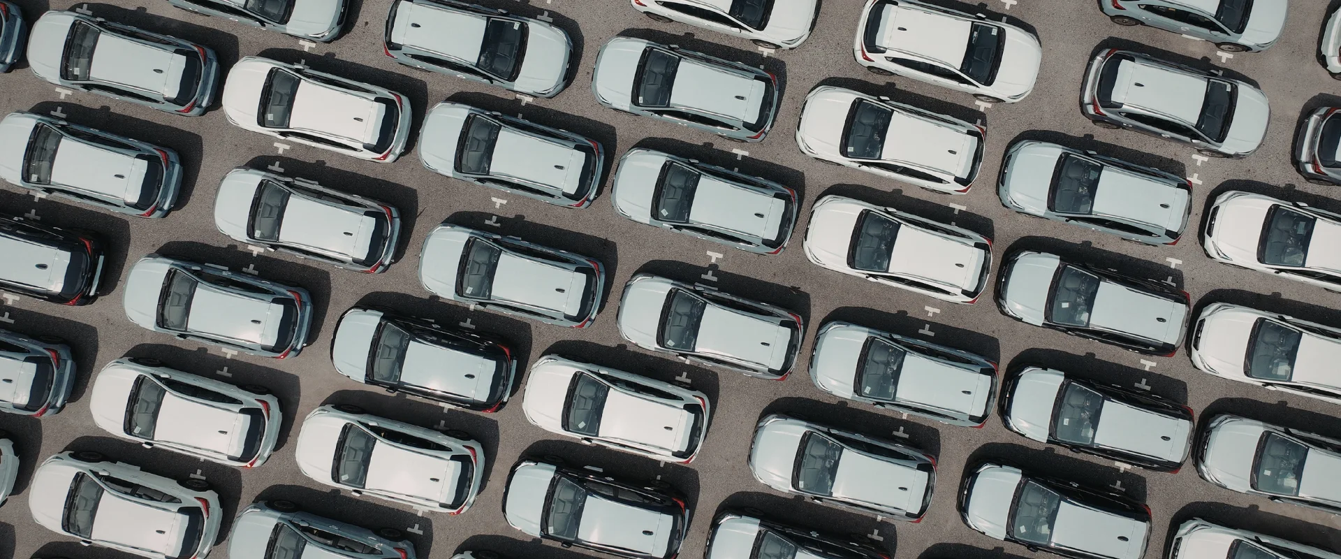 ¿Qué elementos se consideran al valuar activos empresariales?